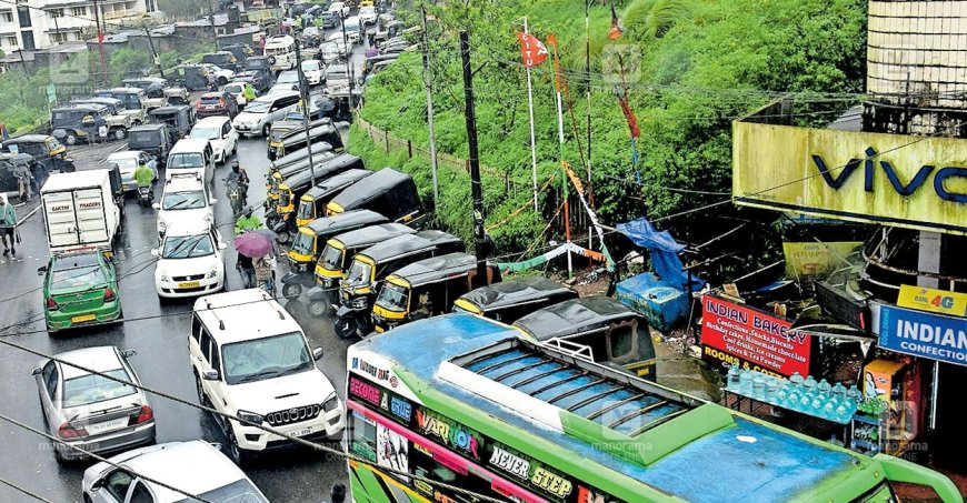 ഗതാഗതക്കുരുക്ക് ഒഴിവാക്കാൻ മൂന്നാറിൽ സമഗ്ര പരിഷ്കരണം; അനധികൃത പാർക്കിംഗിനും വഴിയോര കച്ചവടത്തിനും നിയന്ത്രണം