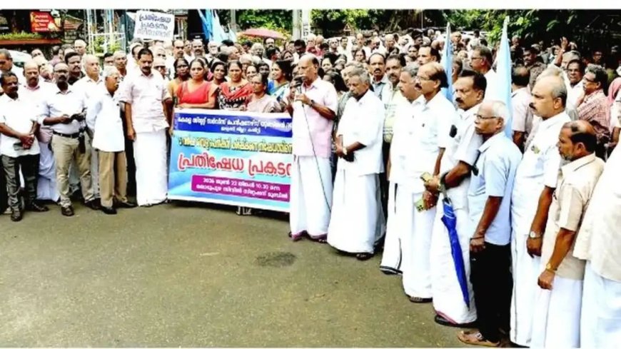 പെൻഷൻ ആവശ്യങ്ങൾ ഉന്നയിച്ച് കെ.എസ്.എസ്.പി.യു തൊടുപുഴയിൽ പ്രതിഷേധ പ്രകടനം നടത്തി