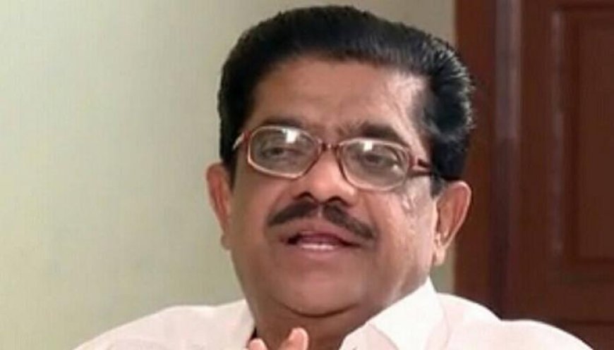 മദ്യ നികുതി. ആദ്യം മുന്നണിയിൽ ചർച്ച ചെയ്യണമായിരുന്നു. മുഖ്യമന്ത്രിക്കെതിരെ വിഎം സുധീരൻ. രമേശ് ചെന്നിത്തലയ്ക്ക് പ്രശംസ.