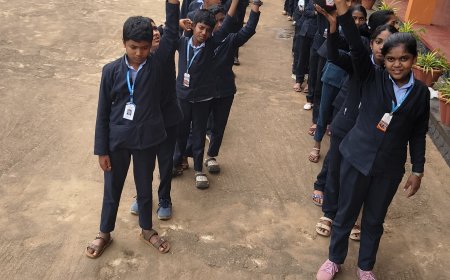 ഫിഫ ആവേശം; സ്വന്തമായി നിർമ്മിച്ച ഫുട്ബോളുകളുമായി വെള്ളയാംകുടി സെന്റ് ജെറോംസ് യു.പി. സ്കൂൾ വിദ്യാർത്ഥികൾ