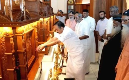 ദേവലോകം അരമന സന്ദർശിച്ച് മുഖ്യമന്ത്രി വി.ഡി. സതീശൻ; ജനക്ഷേമ പ്രവർത്തനങ്ങൾക്ക് പിന്തുണയുമായി ഓർത്തഡോക്സ് സഭ