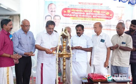 ഖാദി ഓണം മേളയ്ക്ക് തുടക്കം; ഖാദിയെ കൂടുതൽ ജനകീയമാക്കുമെന്ന് മന്ത്രി മോൻസ് ജോസഫ്