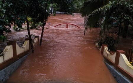 കാഞ്ഞിരപ്പള്ളി–മണിമല റോഡിലെ പഴയിടം കോസ്‌വേ തീരദേശ ഭാഗങ്ങളിൽ വെള്ളപ്പൊക്കം