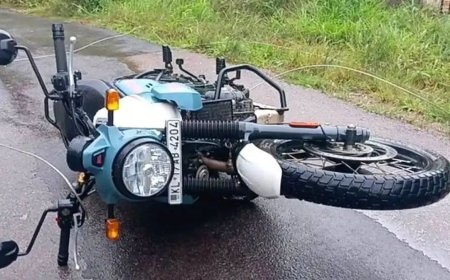 ഓടുന്ന ബൈക്കിന് മുകളിലേക്ക് വൈദ്യുതി ലൈൻ പൊട്ടിവീണു; കട്ടപ്പനയിൽ യുവാവ് അത്ഭുതകരമായി രക്ഷപ്പെട്ടു