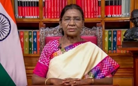 മലയാളി സൈനിക ഉദ്യോഗസ്ഥൻ മേജർ തരുണ് വാസുദേവന് ശൗര്യചക്ര.