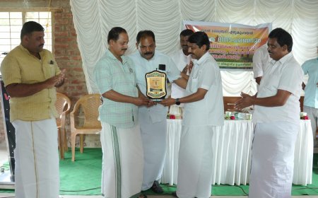കർഷകരെയും ജനപ്രതിനിധികളെയും വിദ്യാർത്ഥികളെയും ആദരിച്ച് എഴുകുംവയൽ റൂറൽ ലൈബ്രറി