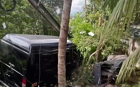 മുണ്ടക്കയം വേങ്ങക്കുന്നിൽ ട്രാവലർ നിയന്ത്രണം വിട്ട് അപകടം; രണ്ടുപേർക്ക് പരിക്ക്