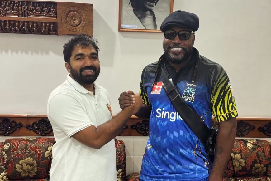 പുതുപ്പള്ളിയിലെത്തി ക്രിസ് ഗെയ്ല്‍; ഉമ്മൻ ചാണ്ടിയുടെ കല്ലറയിൽ പുഷ്പാർച്ചന നടത്തി