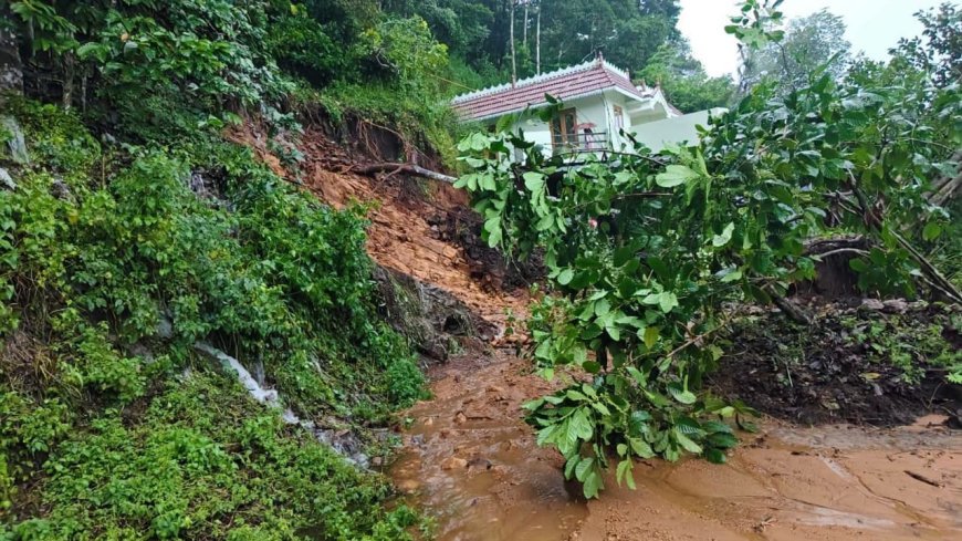 ചപ്പാത്ത് – പൊരികണ്ണി – ഉപ്പുതറ റോഡിൽ മണ്ണിടിച്ചിൽ; ഗതാഗതം തടസ്സപ്പെട്ടു