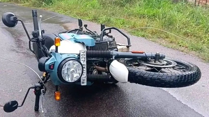 ഓടുന്ന ബൈക്കിന് മുകളിലേക്ക് വൈദ്യുതി ലൈൻ പൊട്ടിവീണു; കട്ടപ്പനയിൽ യുവാവ് അത്ഭുതകരമായി രക്ഷപ്പെട്ടു