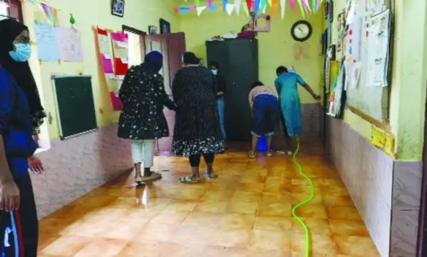 പ്രളയബാധിത മേഖലയിൽ ശുചീകരണവുമായി കെ.ജി. കോളജ് വിദ്യാർഥികൾ