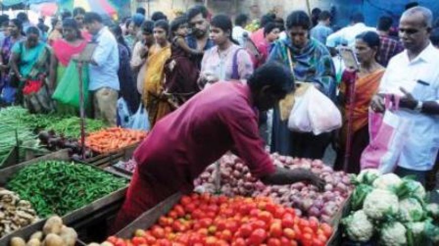 ഉത്രാടപ്പാച്ചിലിൽ കേരളം; തിരുവോണത്തെ വരവേൽക്കാൻ അവസാനവട്ട ഒരുക്കങ്ങൾ സജീവം