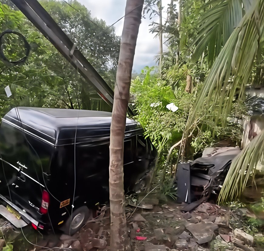 മുണ്ടക്കയം വേങ്ങക്കുന്നിൽ ട്രാവലർ നിയന്ത്രണം വിട്ട് അപകടം; രണ്ടുപേർക്ക് പരിക്ക്