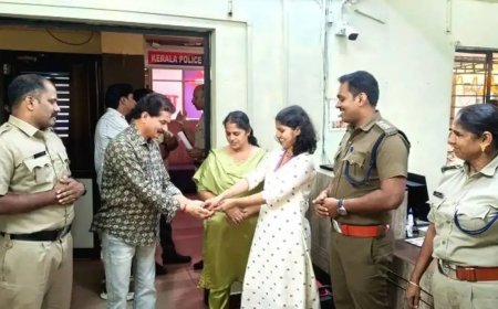 കളഞ്ഞുകിട്ടിയ സ്വർണാഭരണങ്ങൾ ഉടമയ്ക്ക് കൈമാറി; മാതൃകയായി യുവതിയും അമ്മയും