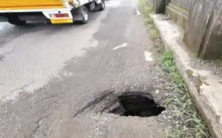നേര്യമംഗലം പാലത്തിന് സമീപം അപകട ഭീഷണിയായി റോഡിൽ വൻ ഗർത്തം