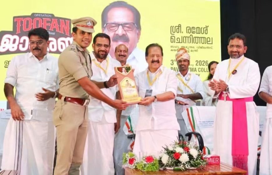 ആത്മഹത്യാശ്രമത്തിൽ നിന്ന് വയോധികനെ പിന്തിരിപ്പിച്ച എസ്.ഐ. ടി.ബി. ബിബിനെ മന്ത്രി ആദരിച്ചു