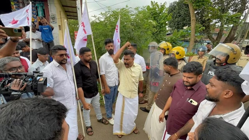 കട്ടപ്പന താലൂക്ക് ആശുപത്രിയിലേക്ക് ഡി.വൈ.എഫ്‌.ഐ മാർച്ച്