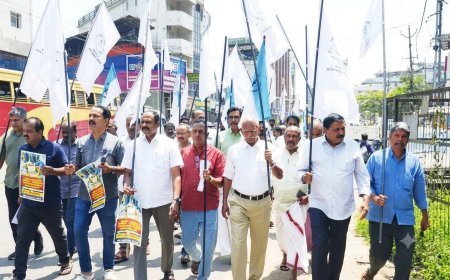 അടിമാലിയിൽ ഇന്ത്യൻ ഹോട്ടൽ അടിച്ചുതകർത്തു; പ്രതിഷേധവുമായി വ്യാപാരികൾ