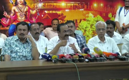 തുലാമാസ പൂജയ്ക്കായി ശബരിമല നട തുറന്നു, മുഖ്യമന്ത്രി സന്നിധാനത്ത് എത്തി  ഒരുക്കങ്ങൾ വിലയിരുത്തി
