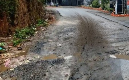 വാഗമണ്ണിൽ തകർന്ന റോഡുകൾ യാത്രാദുരിതം രൂക്ഷമാക്കുന്നു; നിർമ്മാണം പാതിവഴിയിൽ