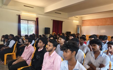 ഹോളി ക്രോസ് കോളേജിൽ എക്സൈസ് വകുപ്പിന്റെ നേതൃത്വത്തിൽ ലഹരി വിരുദ്ധ ബോധവത്കരണ ക്ലാസ് സംഘടിപ്പിച്ചു