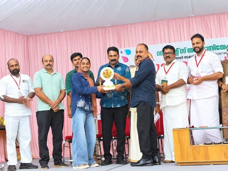 ടീം റെസ്ക്യൂ ഫോഴ്സ് കേരളയ്ക്ക് ആദരവുമായി മഴവിൽ റസിഡന്റ്സ് അസോസിയേഷൻ