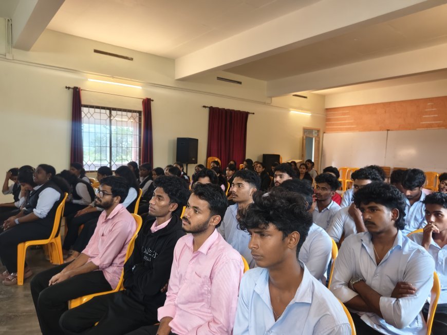 ഹോളി ക്രോസ് കോളേജിൽ എക്സൈസ് വകുപ്പിന്റെ നേതൃത്വത്തിൽ ലഹരി വിരുദ്ധ ബോധവത്കരണ ക്ലാസ് സംഘടിപ്പിച്ചു